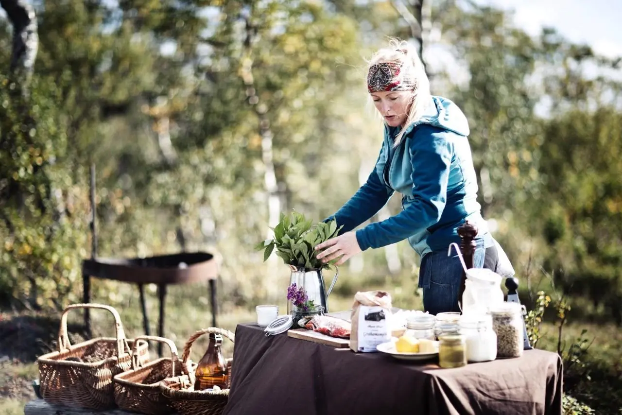 Edible Country set table in the Swedish forest